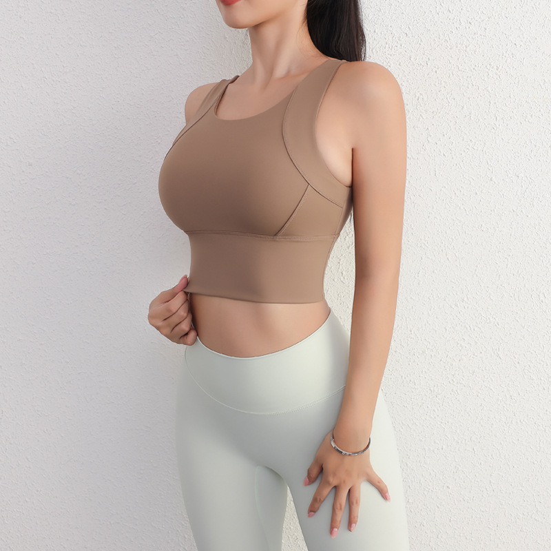 Egyrészes sportmelltartó, ütéscsillapító, légáteresztő, teljes kosár, vékony formázott kosár, fix dupla vállpántok, nylon 90%, spandex 10%