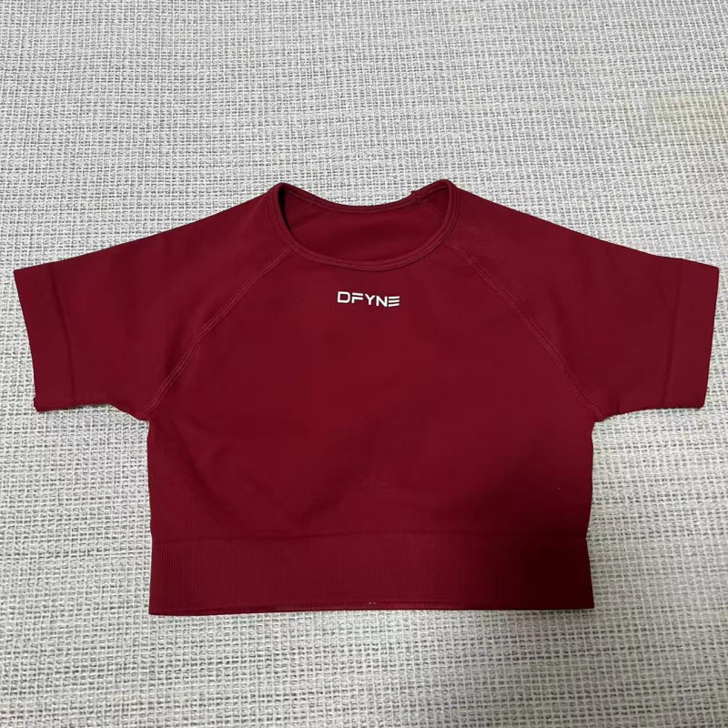 Női varrat nélküli rövid ujjú sportos felső jóga számára, nedvességelvezető nylon-spandex (90/10), szűk szabás, Yuji Yj-dx01, Nyár 2025