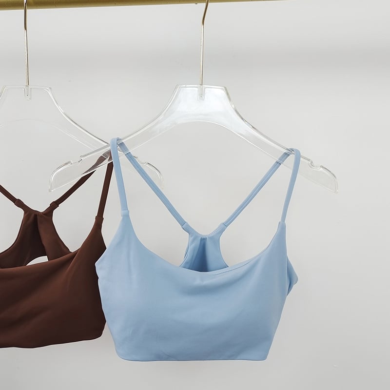 Naiste hingav pikkade varrukatega jooga-top, laia lõikega ja U-kaelusega, veidi läbipaistev, nailonist väline kangas, vooder 80% polüester / 20% viskoos.