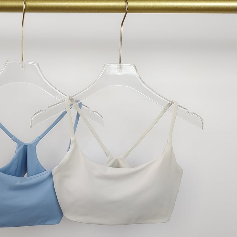 Naiste hingav pikkade varrukatega jooga-top, laia lõikega ja U-kaelusega, veidi läbipaistev, nailonist väline kangas, vooder 80% polüester / 20% viskoos.