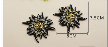 Μπάλωμα με χάντρες σε σχήμα καρδιάς, μπάλωμα με χάντρες σε σχήμα καρδιάς, κεντημένη διακόσμηση σε σχήμα καρδιάς, αξεσουάρ, κεντημένες χάντρες, ραμμένες στο χέρι.