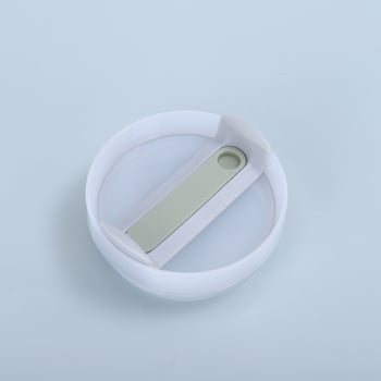 Ένα καπάκι ποτηριού αυτοκινήτου δεύτερης γενιάς 40 ουγγιών (122 g) ειδικά διατιθέμενο για εξαγωγή. Διαθέτει σχεδιασμό που συγκρατεί το κρύο, είναι αεροστεγές και μονωμένο σε κενό αέρος.