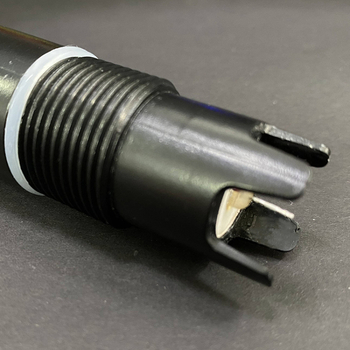 Индустриален онлайн pH измервател с PH композитен електрод, диапазон 0.0–14.0 pH, точност 0.1 pH, температурна компенсация 0–100°C, работна температура 0–60°C