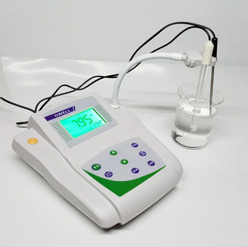 Laboratorijski pH mjerač Qiwei PHS-3E s digitalnim LCD zaslonom s pozadinskim osvjetljenjem i staklenom elektrodom (Opseg: -2 do 18.00 pH; Točnost: 0.01; Kompenzacija temperature: 0–65°C; Napajanje: 9V)