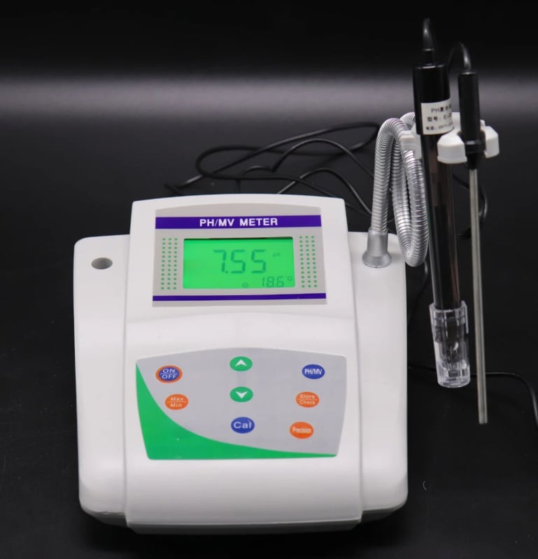 Laboratorijski pH mjerač Qiwei PHS-3E s digitalnim LCD zaslonom s pozadinskim osvjetljenjem i staklenom elektrodom (Opseg: -2 do 18.00 pH; Točnost: 0.01; Kompenzacija temperature: 0–65°C; Napajanje: 9V)