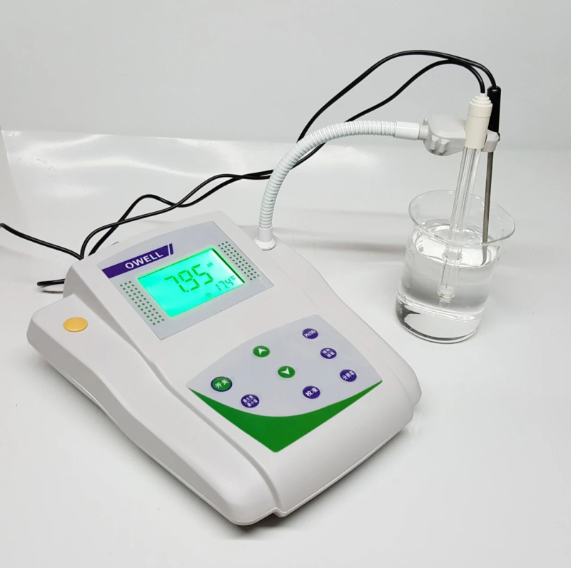 Laboratorijski pH mjerač Qiwei PHS-3E s digitalnim LCD zaslonom s pozadinskim osvjetljenjem i staklenom elektrodom (Opseg: -2 do 18.00 pH; Točnost: 0.01; Kompenzacija temperature: 0–65°C; Napajanje: 9V)