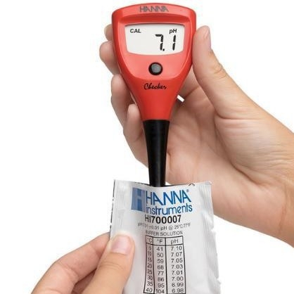 pH-metru portabil Hi98103, interval 0.00–14.00 pH, precizie ±0.2 pH, alimentare cu 2 baterii tip buton 1.5V, temperatură de lucru 0–50°C