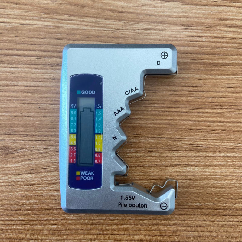 Tester za baterije s digitalnim zaslonom i detektorom kapaciteta za baterije 1,5V i 9V