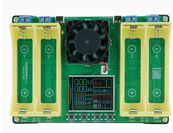 Tester pentru rezistența internă și capacitatea bateriilor Li‑ion 21700/18650, cu două celule, patru canale – încărcare, descărcare și îmbătrânire