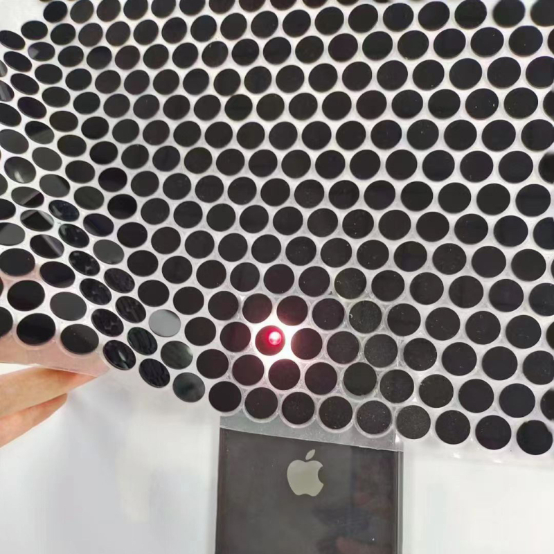 Инфрачервен филтър панел за оборудване, изработен от акрилна плоча и поликарбонат; блокира видима светлина и пропуска инфрачервено.