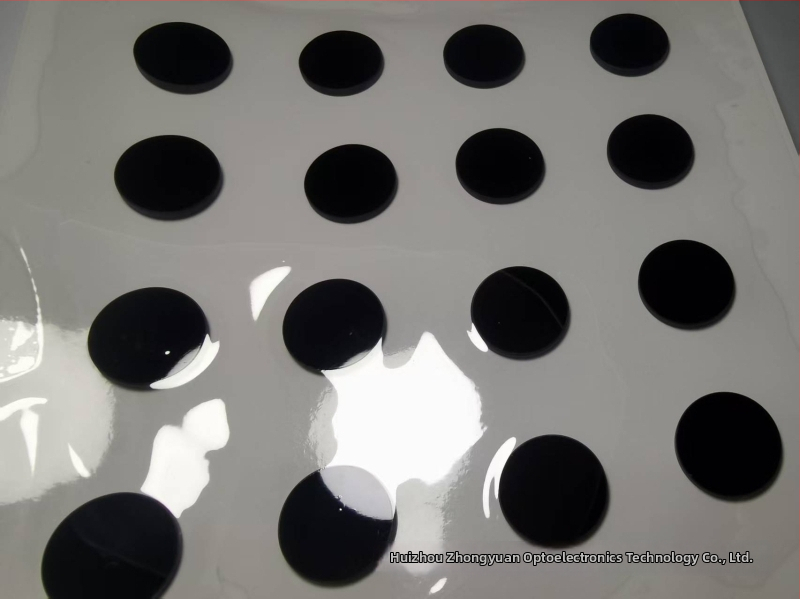 Filtr na tlmenie infračerveného a viditeľného svetla, Model H.w.b, čierne sklo, prispôsobiteľný tvar, prispôsobiteľná hrúbka, pre zdroje infračervenej svetla