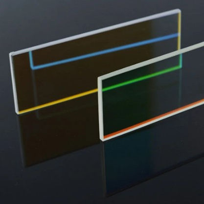 Filtr uskog spektra za optičke instrumente, oblik kružni ili kvadratni, materijal K9 staklo, debljina 1–2, marka Shanghai jingsheng optoelectronics technology co., ltd.