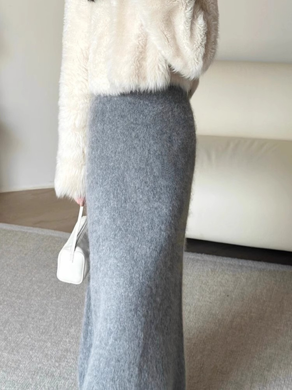 Suknja A-linije, srednje duljine, pamuk-poliester smjesa, mikroelastičnost i detalji kolaža, jesen 2025