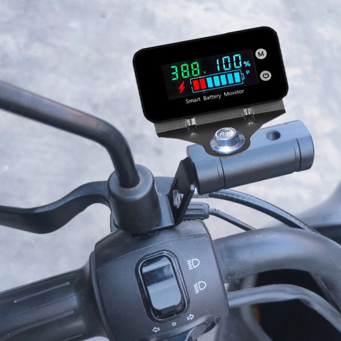 Mjerać napona baterije i stanja napunjenosti za električna vozila, raspon 7-100V; kompatibilan s olovno‑kiselinskim i litijskim baterijama