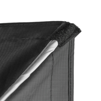 Softbox s hlbokým parabolickým dizajnom, rýchlouzamykací systém, sieťová mriežka, nylonovo- kovová konštrukcia, nosnosť 2 kg