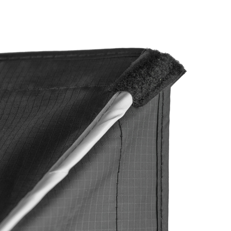 Softbox s hlbokým parabolickým dizajnom, rýchlouzamykací systém, sieťová mriežka, nylonovo- kovová konštrukcia, nosnosť 2 kg