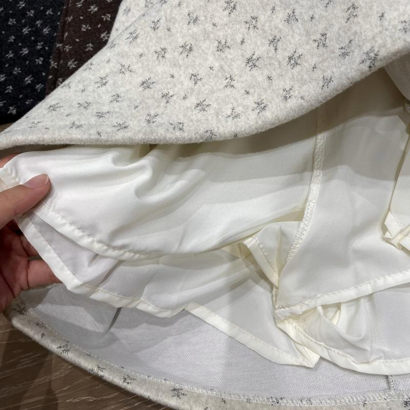 Korejski stil floralna vunena kratka suknja A-linije, jesen-zima 2025, nježna retro silueta