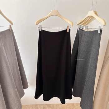 Duga suknja s A-linijom, od pamukove smjese s elastanom, zimska sezona 2025