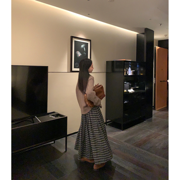 A-vonalú midi szoknya kockás mintával, magas derekú, poliészter