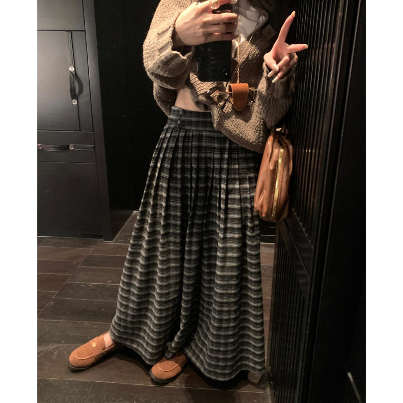 A-vonalú midi szoknya kockás mintával, magas derekú, poliészter