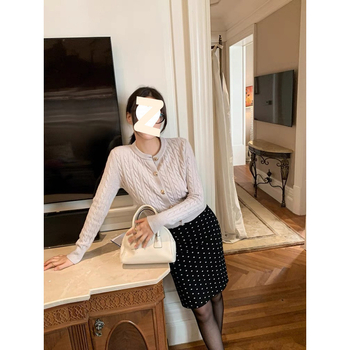 Средно дълга пола с ханш, модел вълнообразни точки, полиестерова материя, микроеластичност, пролет 2025, градски стил