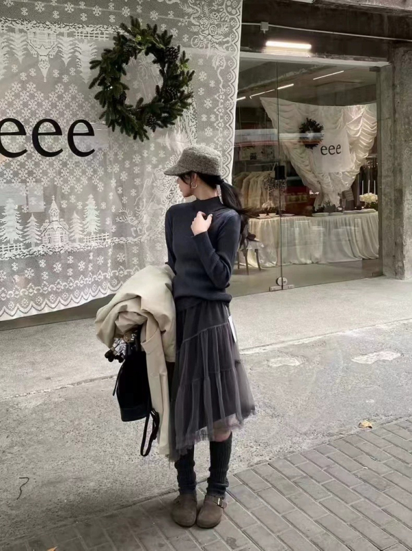 Hálós anyagból készült cake szoknya, középméretű hossz, összeillesztett varrás, enyhe nyúlás