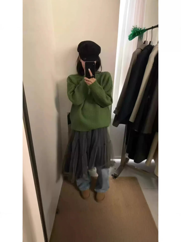 Hálós anyagból készült cake szoknya, középméretű hossz, összeillesztett varrás, enyhe nyúlás