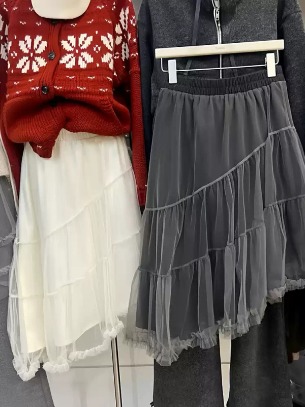 Hálós anyagból készült cake szoknya, középméretű hossz, összeillesztett varrás, enyhe nyúlás