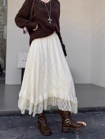 Čipkasta elegancija: romantična teksturna patchwork čipka midi suknja s A-linijom i nepravilnom duljinom