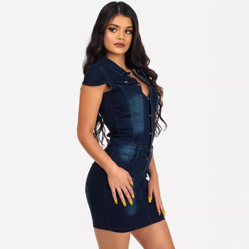 Rochie din denim - croială sexy slim, lungime midi, prelucrată cu permanganat, conținut 70–80% bumbac