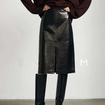 Fustă din piele de miel adevărată, stil urban, lungime medie, croială dreaptă cu deschidere frontală