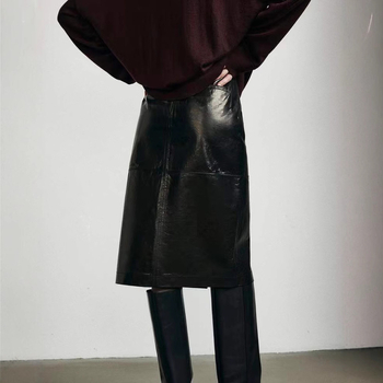 Fustă din piele de miel adevărată, stil urban, lungime medie, croială dreaptă cu deschidere frontală