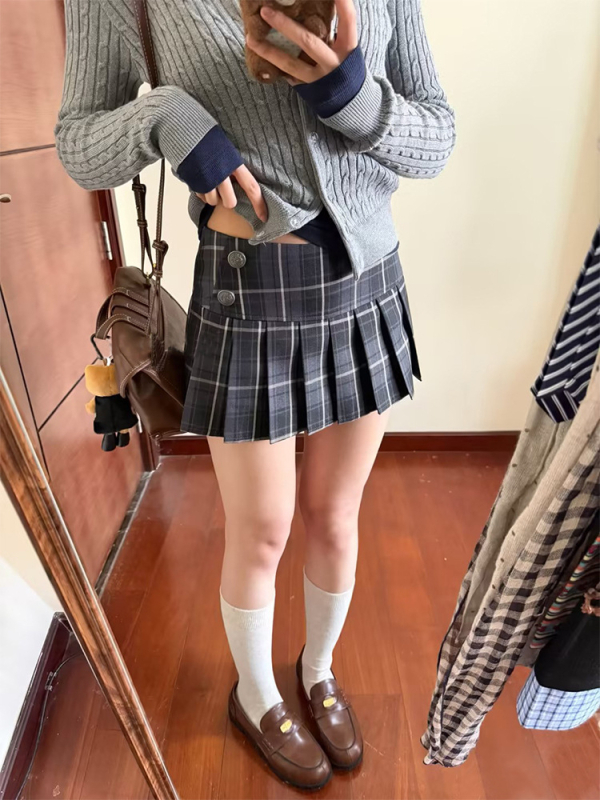 Plisirana kratka suknja od vunene smjese, visokim strukom, A-linija, akademski stil
