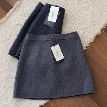 Fustă scurtă din lână, talie înaltă, croială A-line, uni, pliuri realizate manual și modelare, 90-95% lână, iarnă 2024