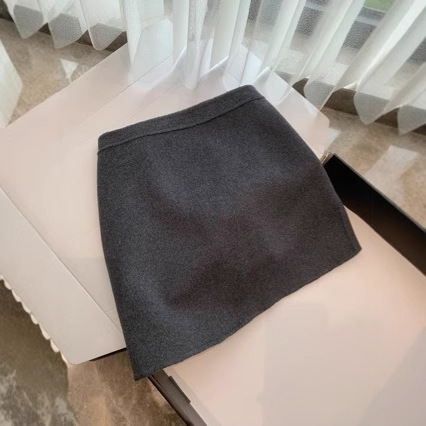 Fustă scurtă din lână, talie înaltă, croială A-line, uni, pliuri realizate manual și modelare, 90-95% lână, iarnă 2024