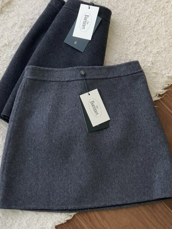 Fustă scurtă din lână, talie înaltă, croială A-line, uni, pliuri realizate manual și modelare, 90-95% lână, iarnă 2024