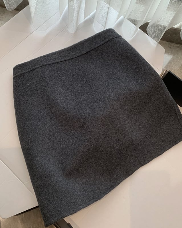 Fustă scurtă din lână, talie înaltă, croială A-line, uni, pliuri realizate manual și modelare, 90-95% lână, iarnă 2024