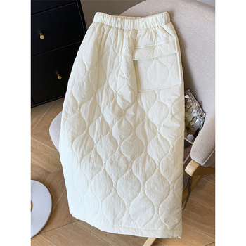 Egyszínű, egyenes szabású középméretű pliszírozott szoknya, poliészter, téli 2025 kollekció, elegáns ingázó stílus