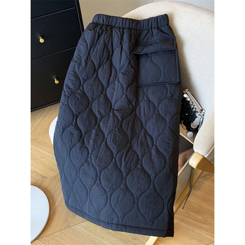 Egyszínű, egyenes szabású középméretű pliszírozott szoknya, poliészter, téli 2025 kollekció, elegáns ingázó stílus