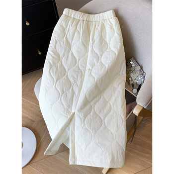 Egyszínű, egyenes szabású középméretű pliszírozott szoknya, poliészter, téli 2025 kollekció, elegáns ingázó stílus