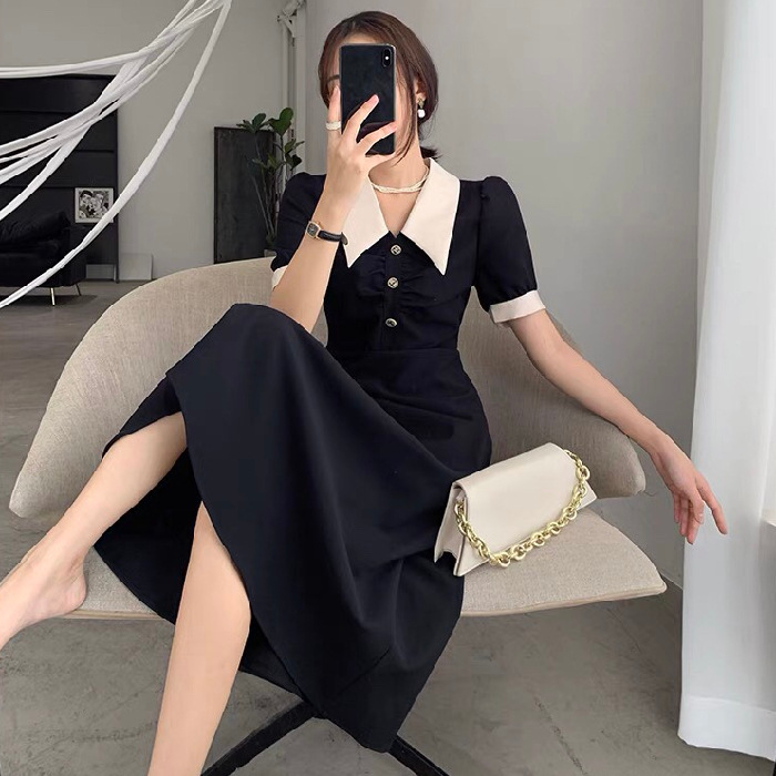 Haljina inspirirana Hepburn stilom, elegantna silueta, V-izrez, visoki pojas, plisirana midi haljina, poliesterska, jednobojna, šivanje kolaga