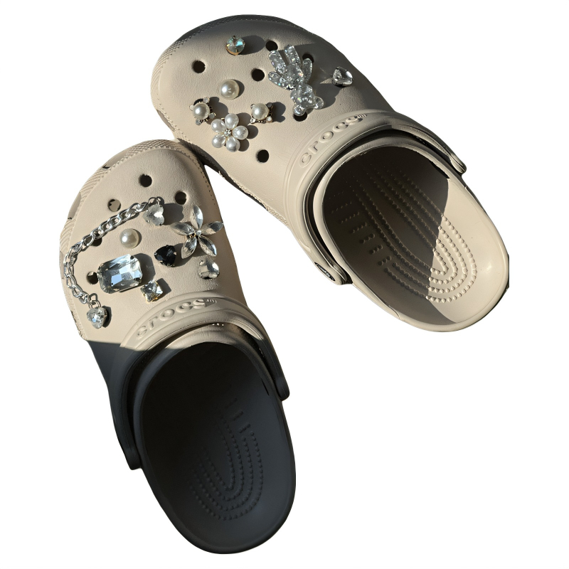 Crocs dodatak s DIY metalnim lancem i medvjeđim cvjetnim ukrasom; pogodno za sandale, casual cipele i papuče; stil crtani; marka Sister ye zi; sezone: ljeto, proljeće, jesen