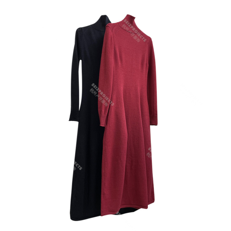 Haljina od pletene tkanine, visokim ovratnikom, elastičnim pojasom, dugom suknjom, francuski stil (Pleteni materijal; Visok ovratnik; Elastičan pojas; Duga suknja; Francuski stil)