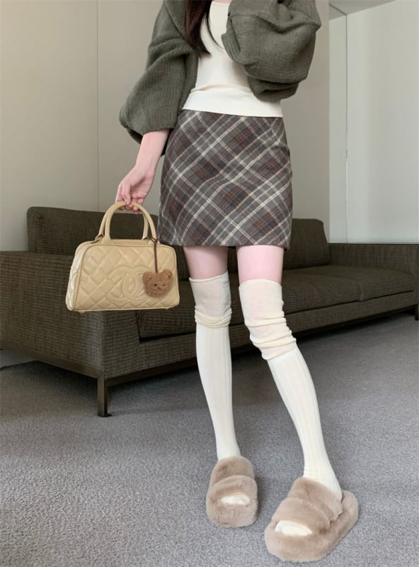 A-vonalú kockás szoknya, poliészter 95%+, retro stílus, téli szezon 2023