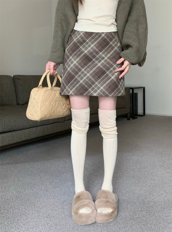 A-vonalú kockás szoknya, poliészter 95%+, retro stílus, téli szezon 2023