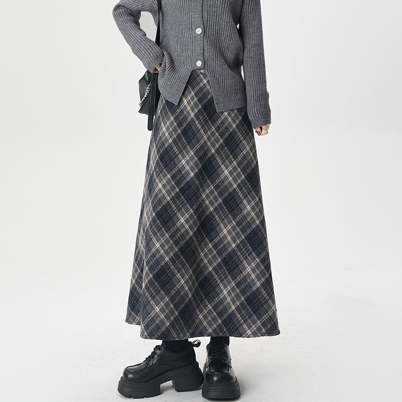 Kockás A‑vonalú pliszírozott szoknya, középméretű hossz, magas derék, szövött poliészterkeverék