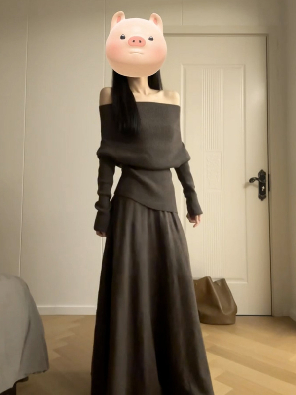 Két részes kötött ruhaszett egy vállrészű dekoltázs, hosszú ujjú, midi hosszúságú, poliészter–viskoza