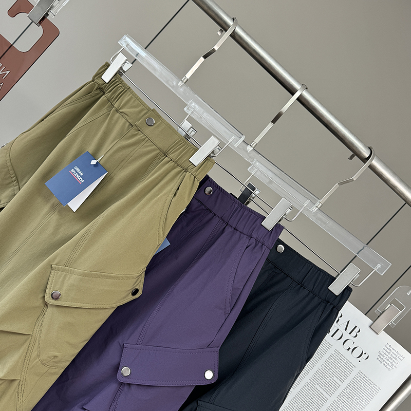 Szoknya: magas derekú, fűző, vízlepergető Chenille anyag, ferde zsebek