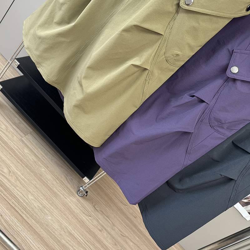 Szoknya: magas derekú, fűző, vízlepergető Chenille anyag, ferde zsebek