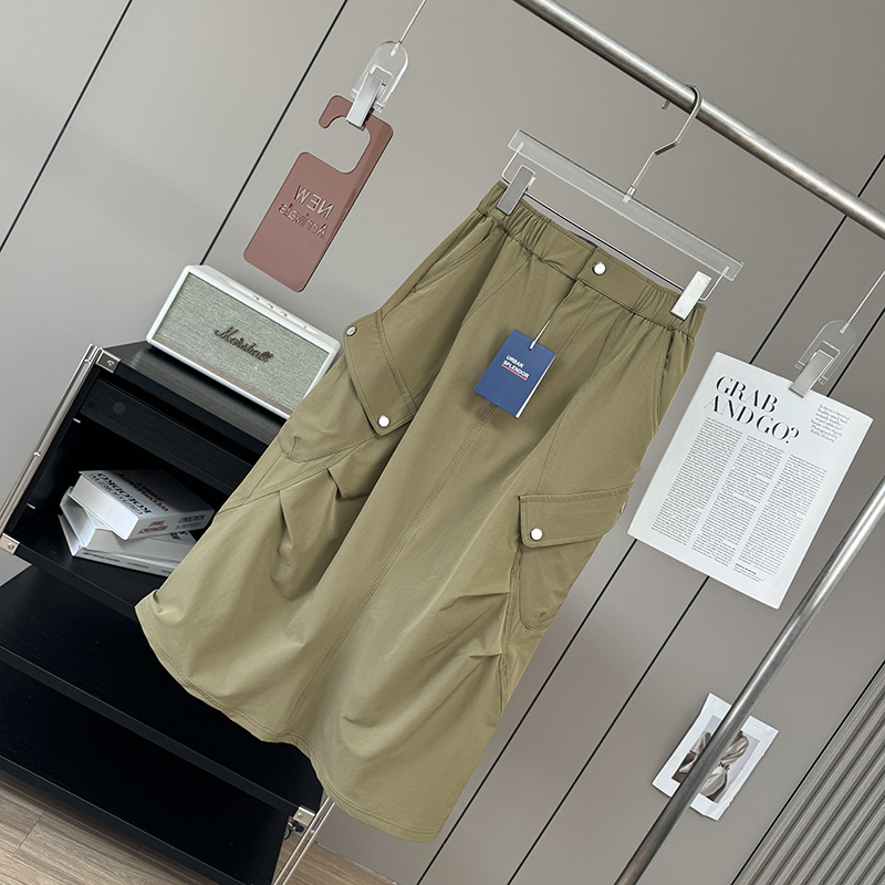 Szoknya: magas derekú, fűző, vízlepergető Chenille anyag, ferde zsebek